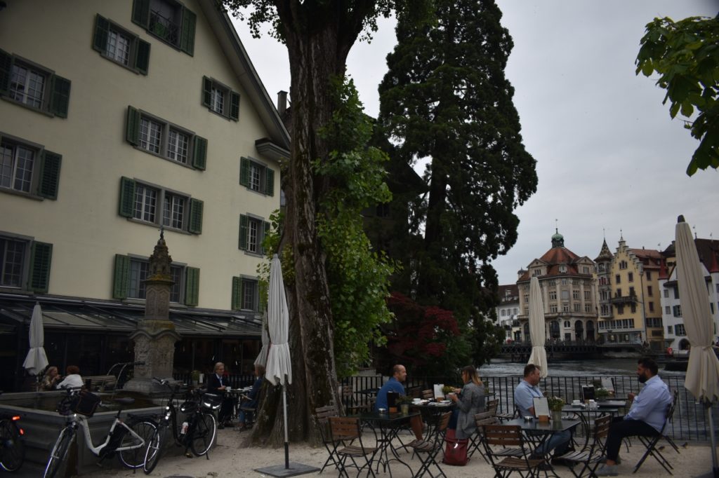 Outdoor Dining by the River Luzern Lucerne How I love thee Let me Count the ways www.diningwithmimi.com