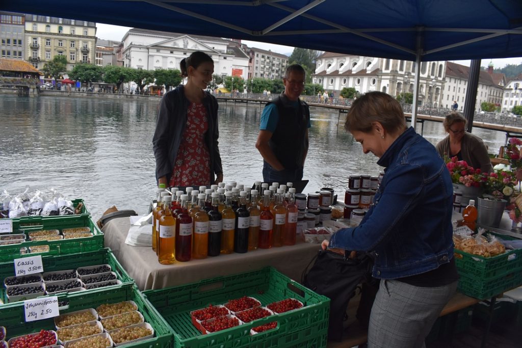 Market vendor by Chapel Bridge for Luzern Lucerne How I love thee Let me count the ways www.diningwithmimi.com