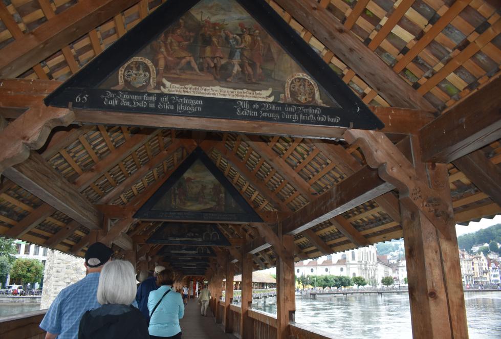 Walking Chapel Bridge Luzern Lucerne How I love thee Let me count the ways www.diningwithmimi.com