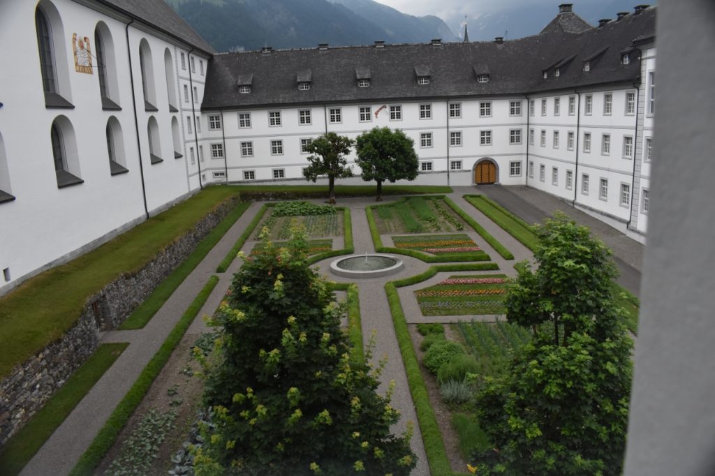 Window View of Abbeys Courtyard for Dazed by Engelberg in July www.diningwithmimi.com