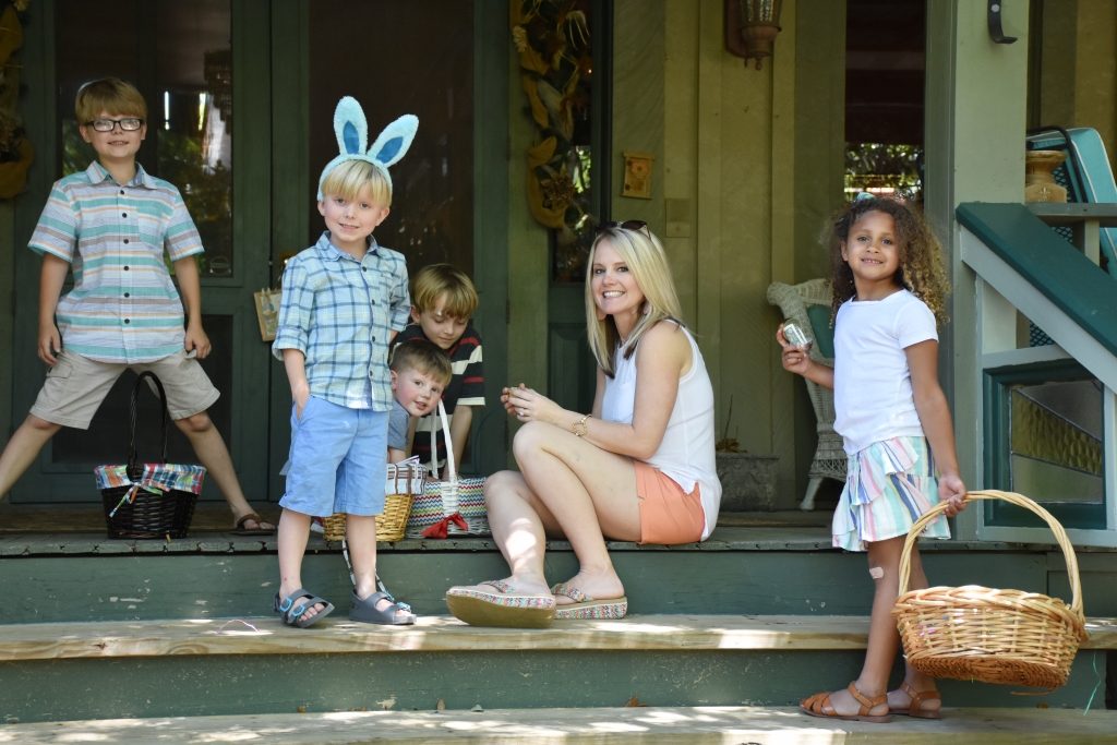 Little bunnies with Easter baskets on Southern Porch www.diningwithmimi.com