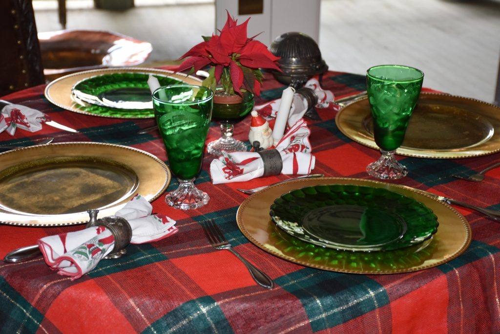 Round table with xmas table cloth  set with Fire King Forest Green glasses and bubble plates www.diningwithmimi.com
