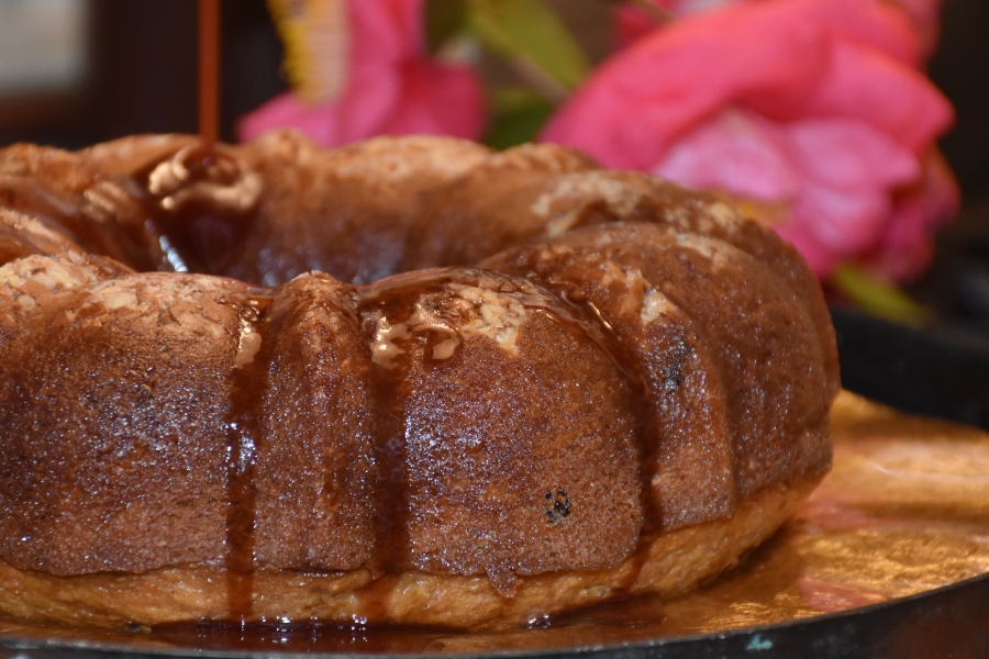 Buttery Stella Rossa Italian Wine and Never Fail Spirited Italian Rossa Bundt Cake www.diningwithmimi.com